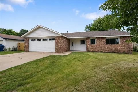 1306 Rolling Oaks Dr, Rogers, AR 72756