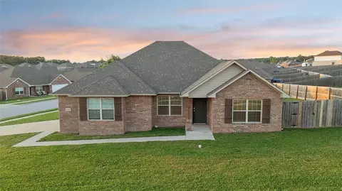 2104 Misti Woods St, Gentry, AR 72734