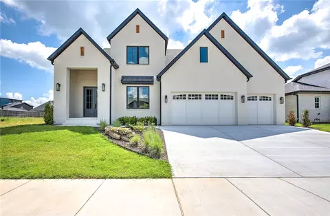 6707 SW Ambient St, Bentonville, AR 72713