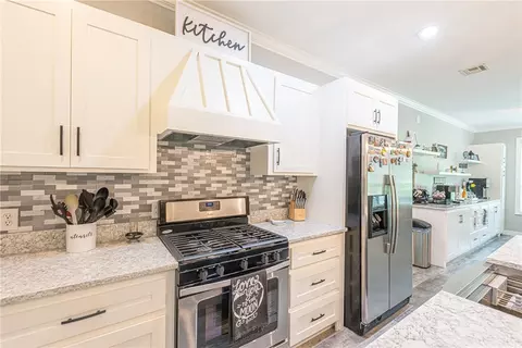Kitchen - 735 Mcknight Ave, West Fork, AR 72774 photo 4 of 4