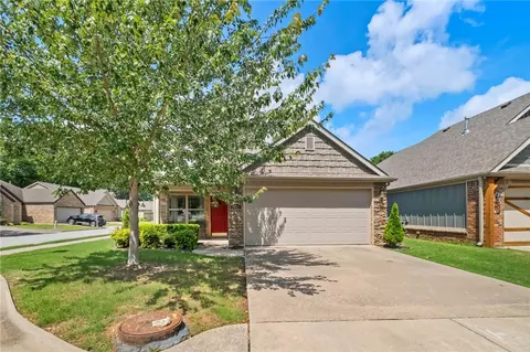 2621 N Sierra Ave, Fayetteville, AR 72703