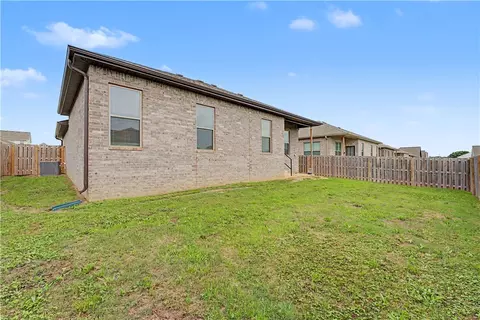 Exterior - 2040 Periwinkle Pl, Centerton, AR 72719 photo 2 of 4