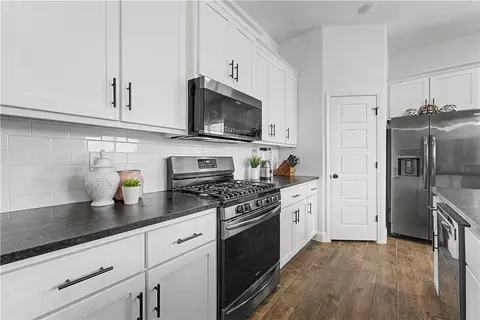 Kitchen - 2040 Periwinkle Pl, Centerton, AR 72719 photo 1 of 4