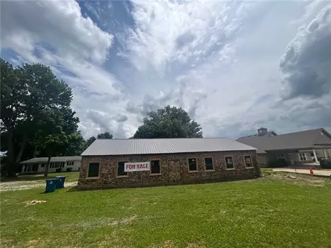 1002 1st Ave, Gravette, AR 72736