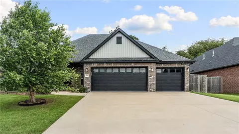 4304 SW Plumley Ave, Bentonville, AR 72713
