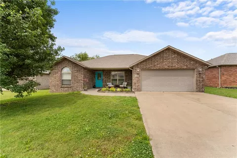 1908 Messick Ct, Siloam Springs, AR 72761