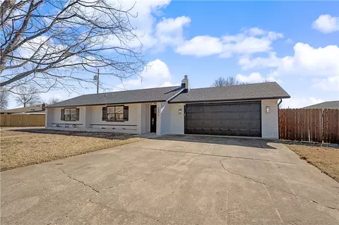 1906 SE Taylor St, Bentonville, AR 72712