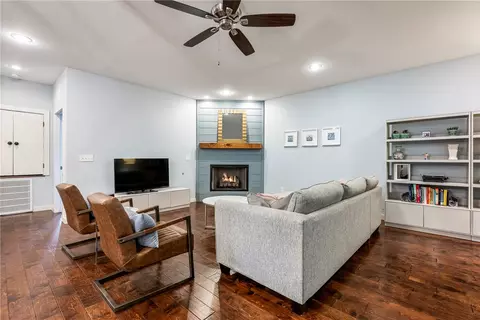 1466 N Desoto Pl, Fayetteville, AR 72703