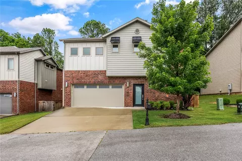 1466 N Desoto Pl, Fayetteville, AR 72703