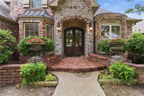 5401 S 44th St, Rogers, AR 72758