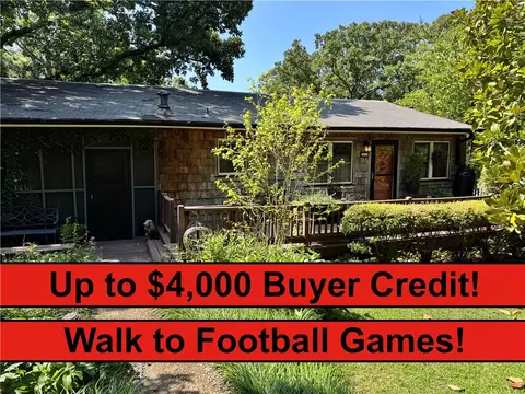 1111 Valley View Dr, Fayetteville, AR 72701