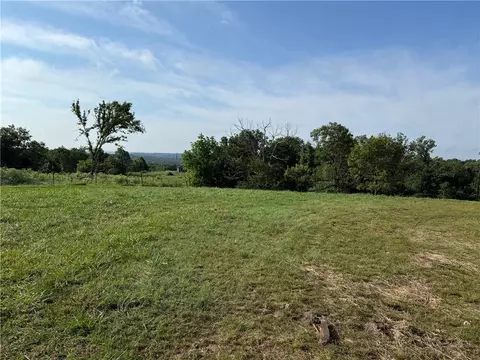 15117 Phelps Rd, Siloam Springs, AR 72761