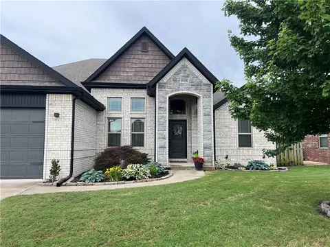 6108 Noble St, Rogers, AR 72758