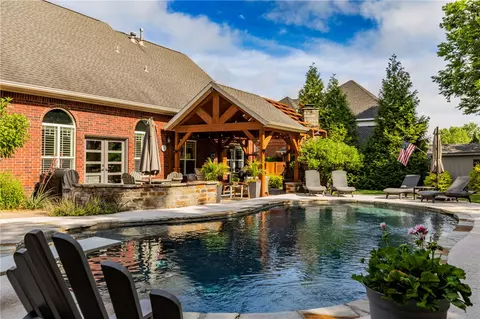 200 NW Yukon Trl, Bentonville, AR 72712