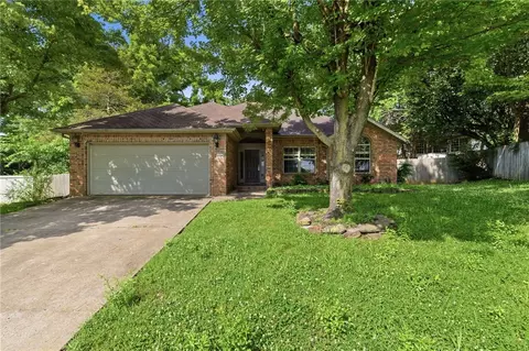 1719 Misty Ln, Fayetteville, AR 72703