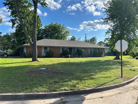 2000 W Magnolia St, Rogers, AR 72758