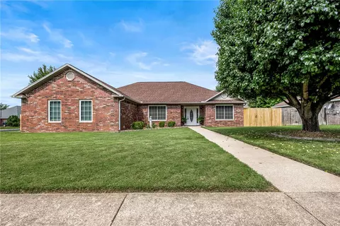 955 Todd Cir, Pea Ridge, AR 72751