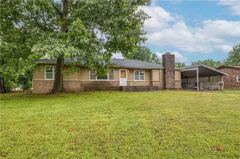 102 W Garner St, Goodman, MO 64843