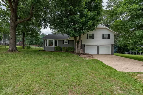 3320 N Wagner Rd, Fayetteville, AR 72704