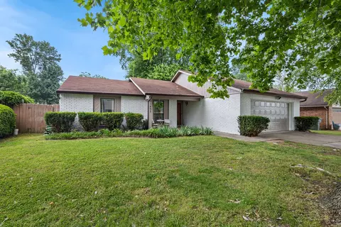 1452 Eton St, Fayetteville, AR 72703