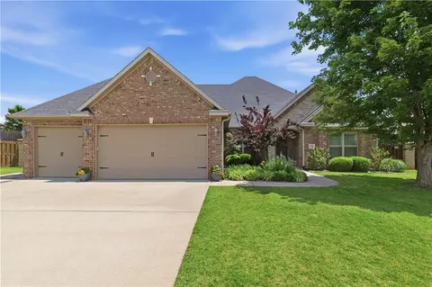6401 S 46th St, Rogers, AR 72758