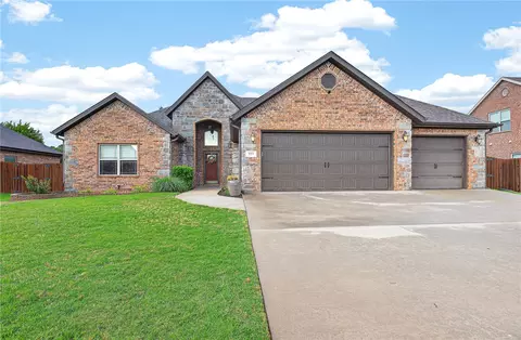 307 Pebble Beach Dr, Cave Springs, AR 72718