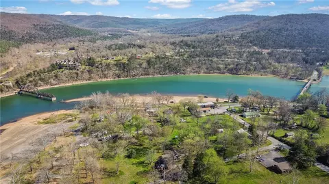 201 Palisade Dr, Eureka Springs, AR 72631