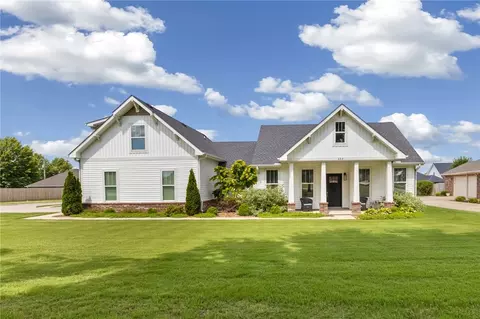 682 S Mock St, Prairie Grove, AR 72753