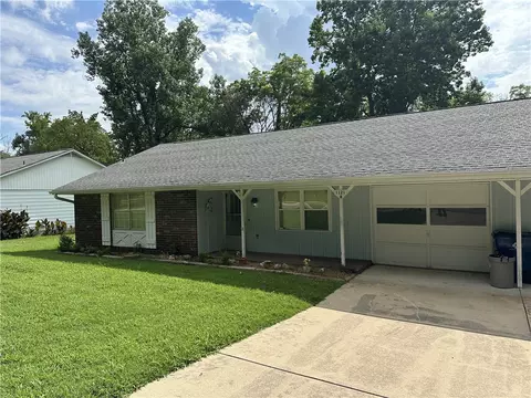 1121 Meadowbrook Dr, Mountain Home, AR 72653