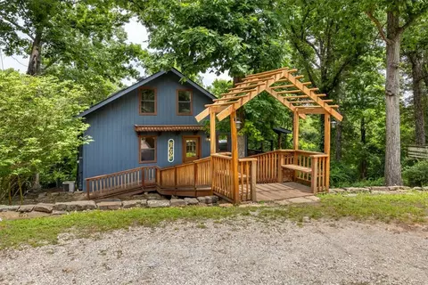8665 White Oak Dr, Rogers, AR 72756