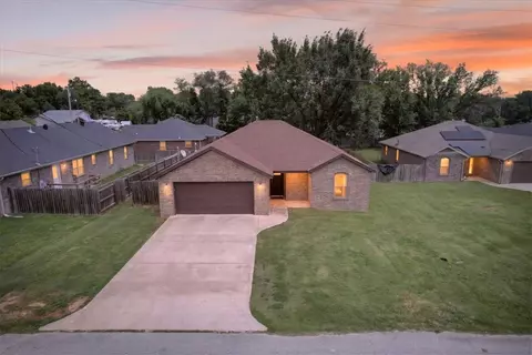 500 SW 6th Ave, Gravette, AR 72736