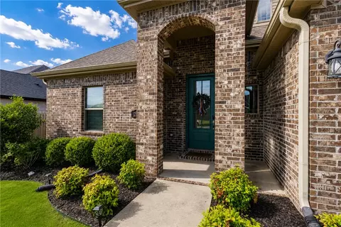 2016 Gilligan Ave, Rogers, AR 72758