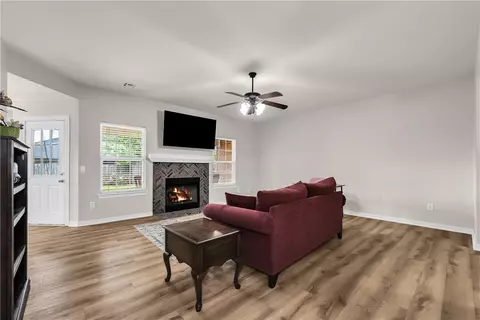 Living - 511 Dewberry Ln, Centerton, AR 72719 photo 1 of 3