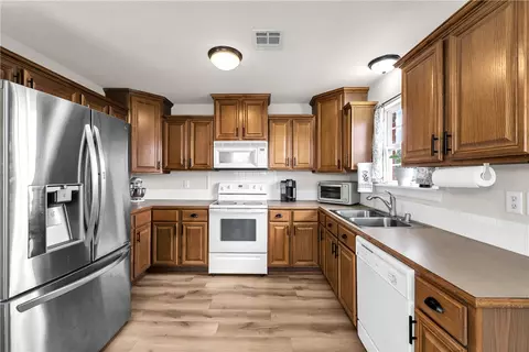 Kitchen - 511 Dewberry Ln, Centerton, AR 72719 photo 1 of 1