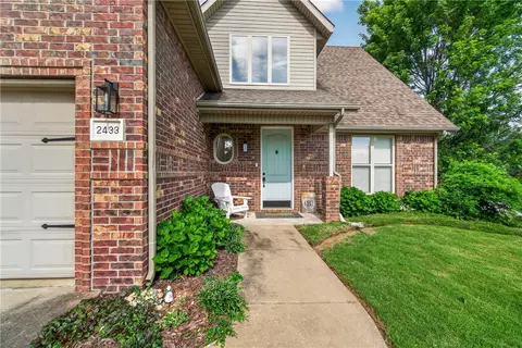 2433 N Hidden Creek Dr, Fayetteville, AR 72704