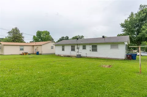 Exterior - 2625 Memphis St, Fort Smith, AR 72901 photo 9 of 11