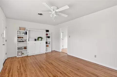Living - 2625 Memphis St, Fort Smith, AR 72901 photo 2 of 4