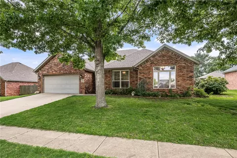 2633 N Shadow Crest Dr, Fayetteville, AR 72704