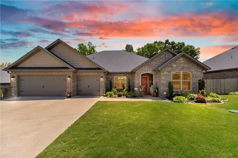 805 Ravine St, Cave Springs, AR 72718
