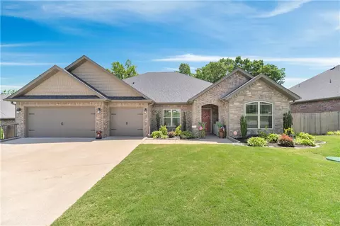 805 Ravine St, Cave Springs, AR 72718