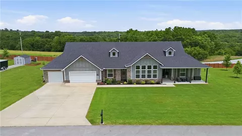 18850 Patriots Dream Dr, Siloam Springs, AR 72761