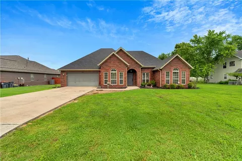 1990 Harris Dr, Fayetteville, AR 72701