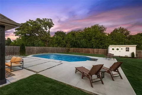 1081 Quail Hollow Dr, Bentonville, AR 72713