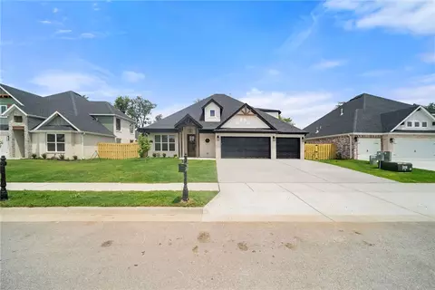 1330 Josephine Dr, Centerton, AR 72719