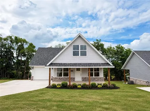 348 Lavona Ln, Huntsville, AR 72740