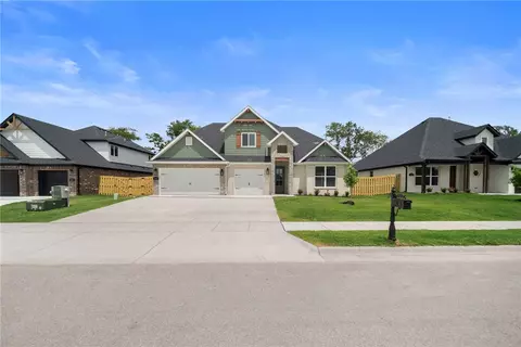 1340 Josephine Dr, Centerton, AR 72719