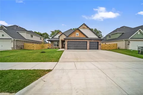 1400 Josephine Dr, Centerton, AR 72719