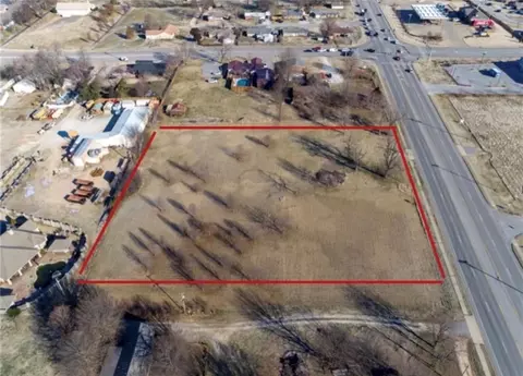 3722 Old Missouri Rd, Springdale, AR 72764