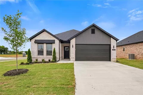 1301 NW 15th St, Highfill, AR 72734
