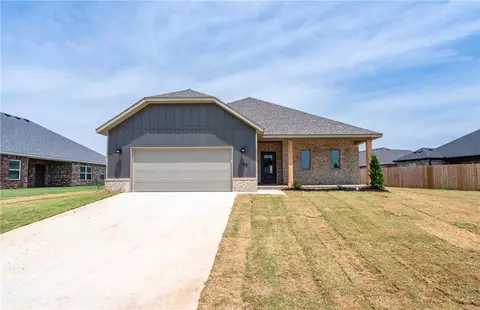 108 W Pitts St, Farmington, AR 72730
